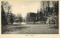16665 Gezicht op de vijver in het Julianapark te Zuilen.N.B. Het Julianapark is per 1 jan. 1954 bij de gemeente Utrecht ...